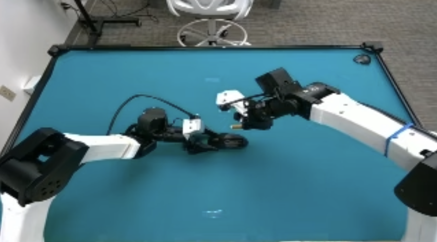 Expert trajectory example using the dominant right-side battery insertion strategy